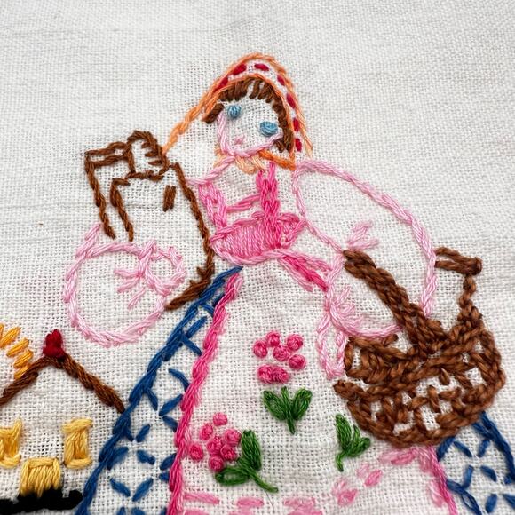 Vintage handmade TEA TOWEL embroidered cottagecore - THURSDAY - hand stitched - Picture 6 of 13